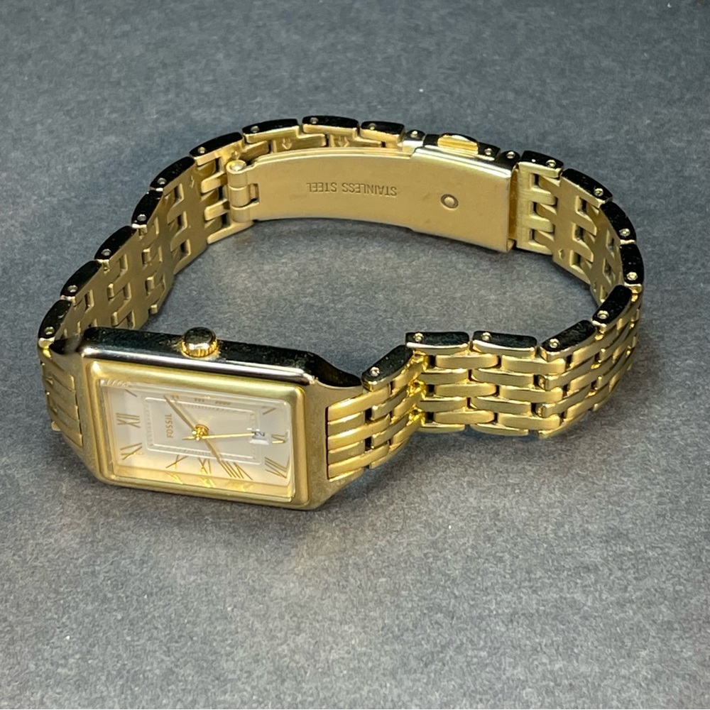 Fossil raquel three-hand date good-tone stainless steel watch
